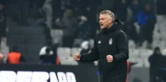 Solskjaer creates atmosphere with supporters Amorim can only dream of at Old Trafford