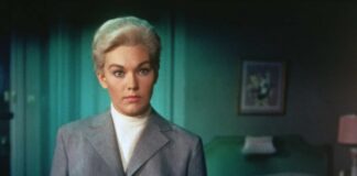 Kim Novak is honored with the Golden Lion for his legendary career