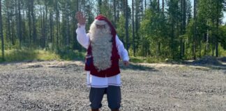 30 degree heat: Santa Claus melts