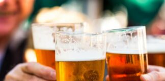 Mosquitoes like beer drinkers who have recently had sex