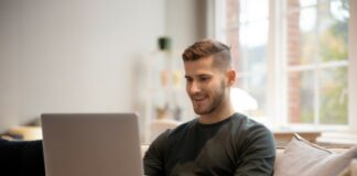 Invisible management of users’ attention in digital services