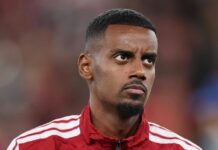 English striker legend places Alexander Isak as the Premier League’s best striker